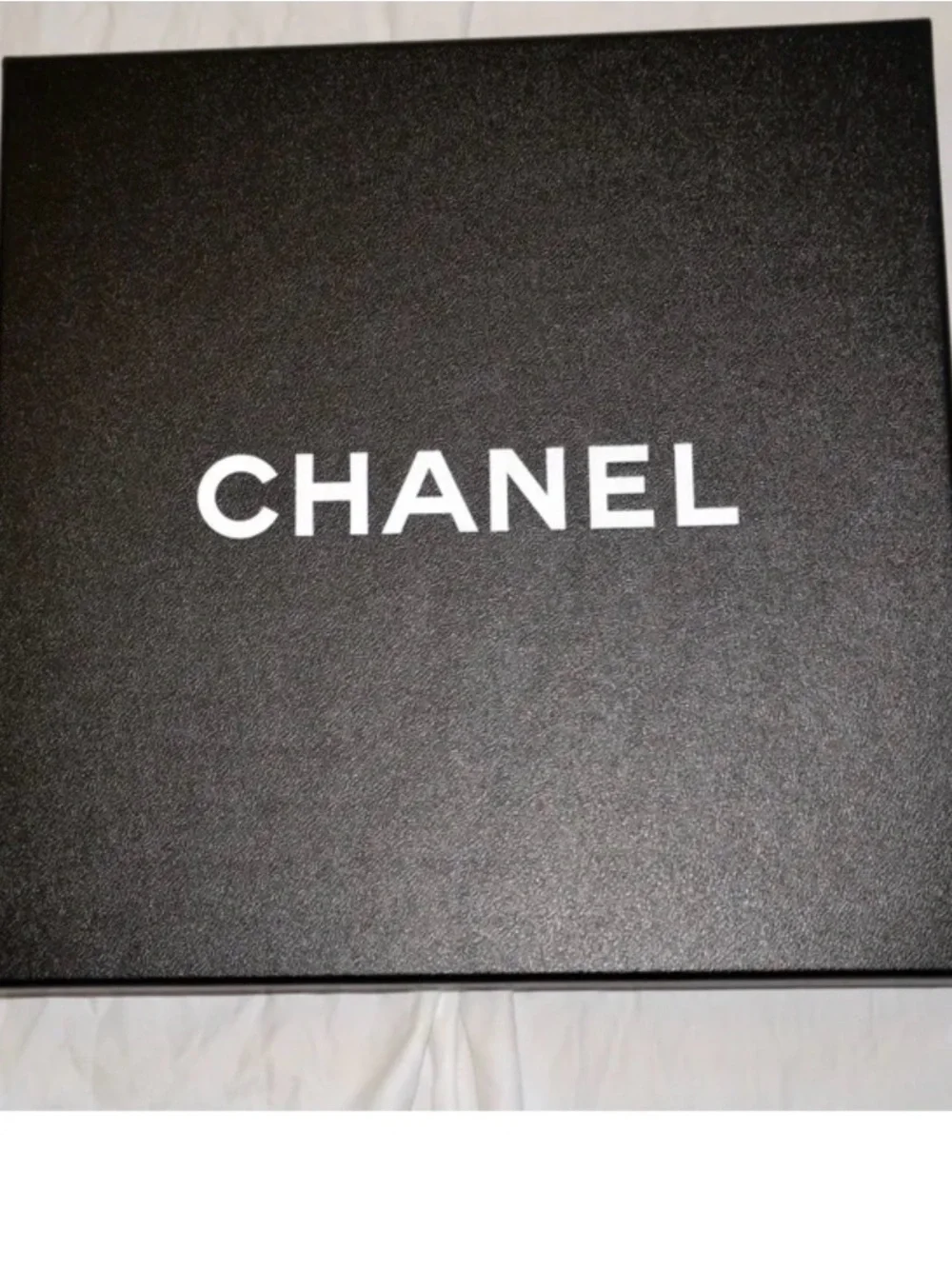 CHANEL eye catching